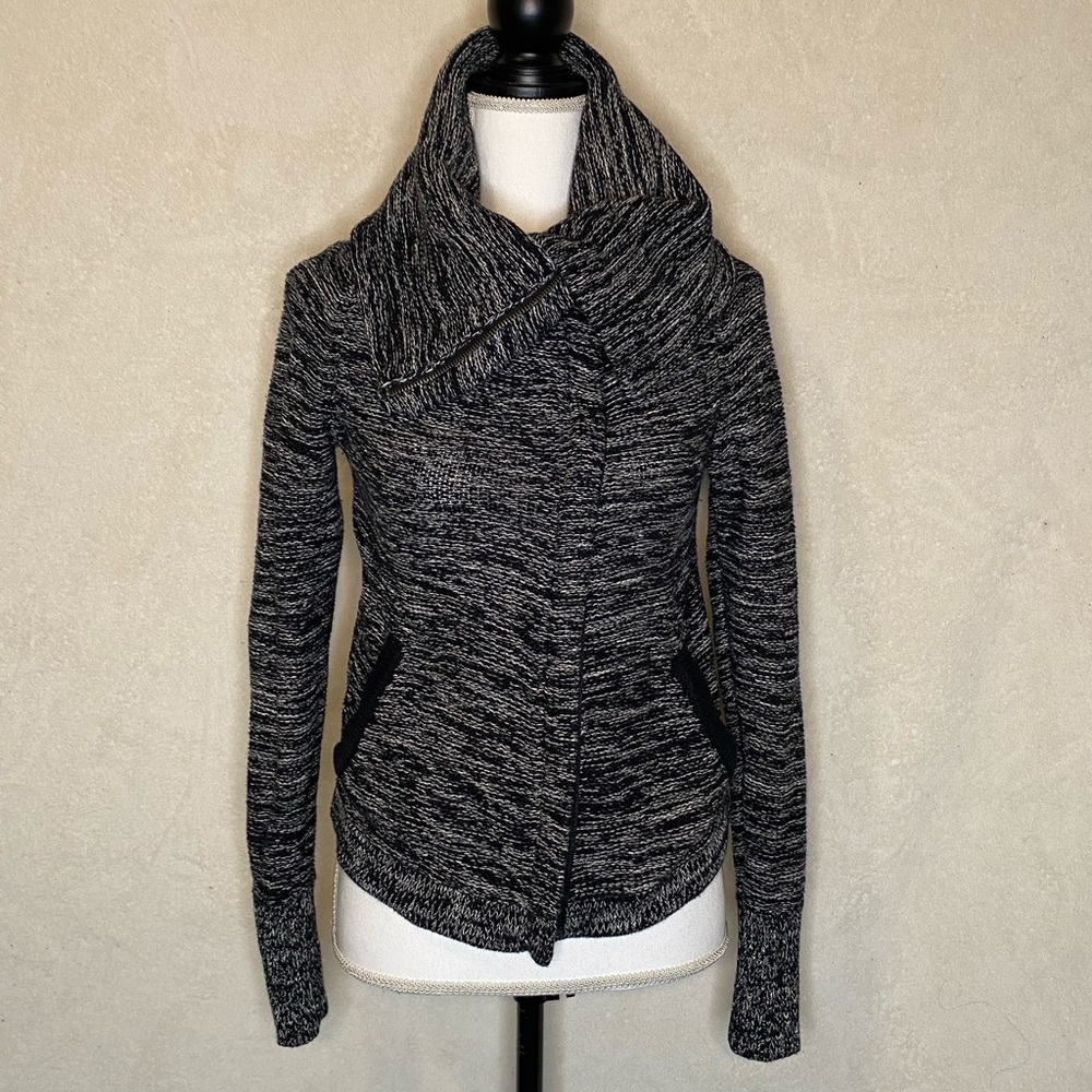 American Eagle Outfitters Sweater